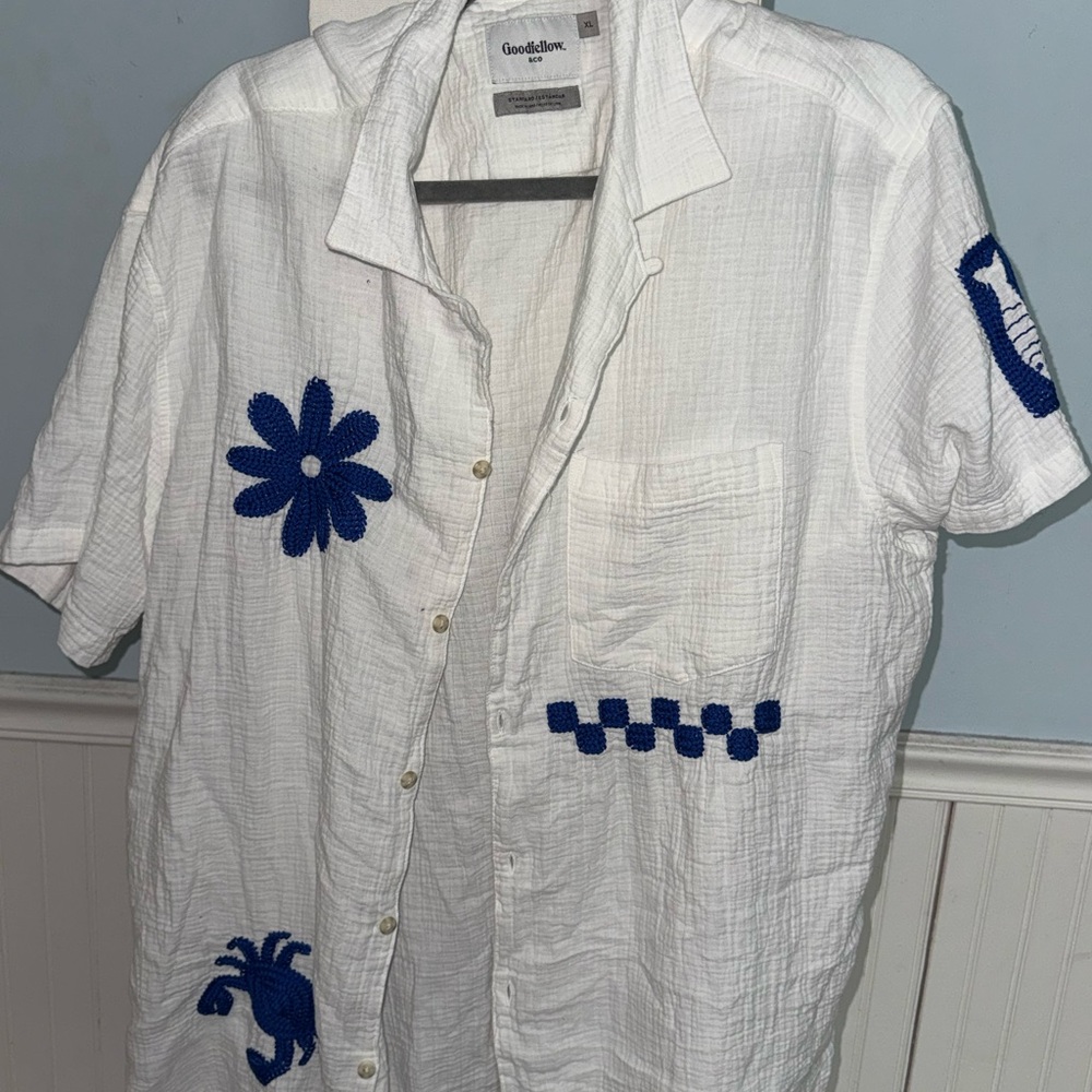 Goodfellow & Co Men's White Shirt with Blue Patterns
